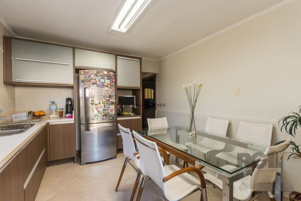 Casa de 3 dormitórios no bairro Chácara das Pedras