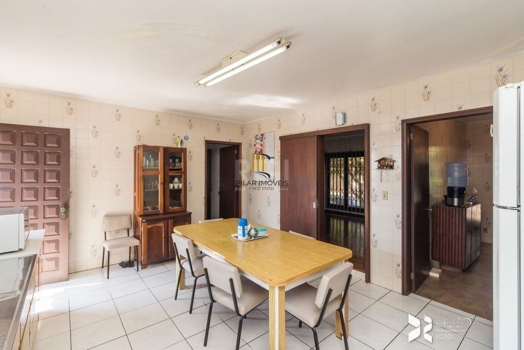 Lindo sobrado com 347m2 de área construída,  5 vagas, espaço de lazer com vista panorâmica.