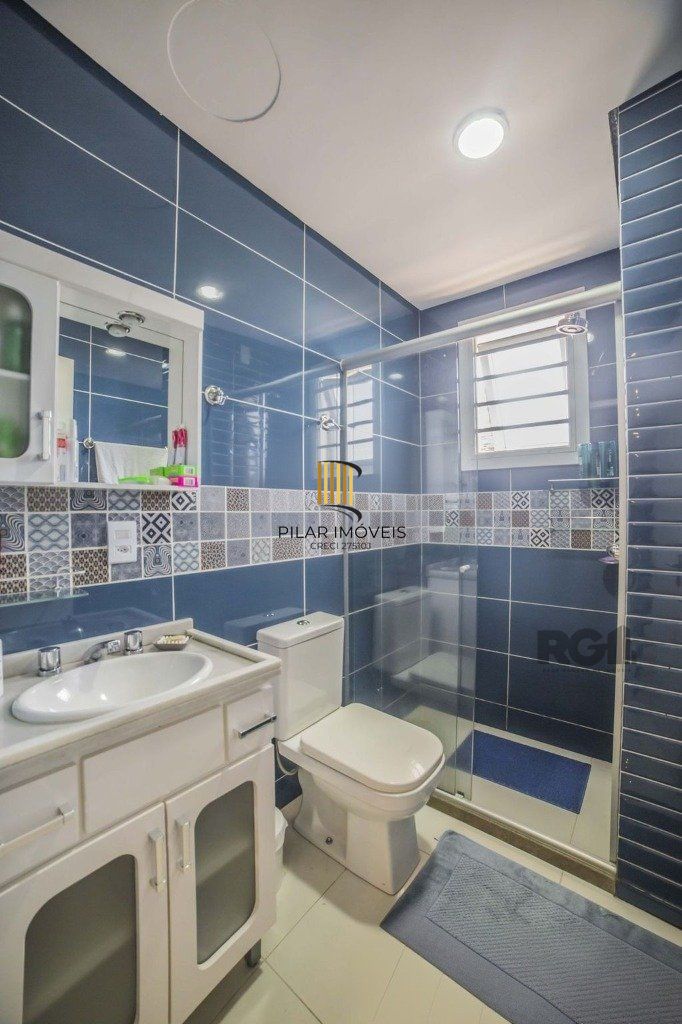 Casa de 4 dormitórios no bairro Glória