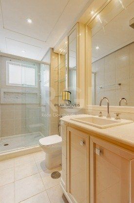 Apartamento à venda em Higienópolis com 236 m², 3 quartos, 1 suíte e 3 vagas.