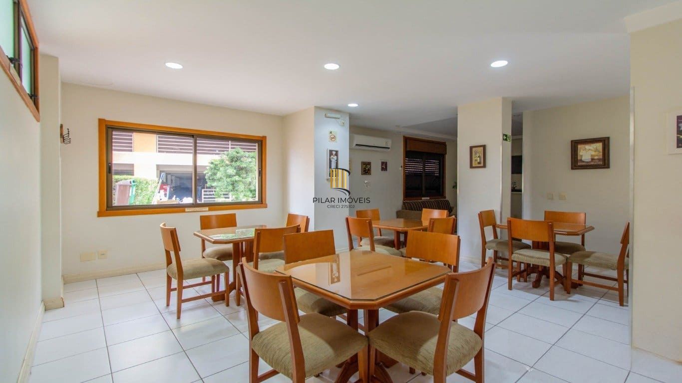 Apartamento de 2 dormitorios à venda em Passo da Areia, Porto Alegre.