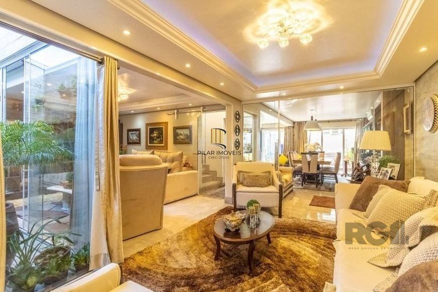 Casa 280m² - 3 dormitórios, 1 suíte, 2 vagas no bairro Jardim Itú
