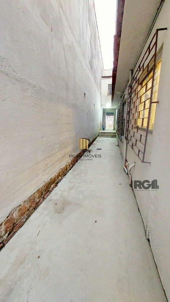 Casa 3 dormitórios no bairro Azenha