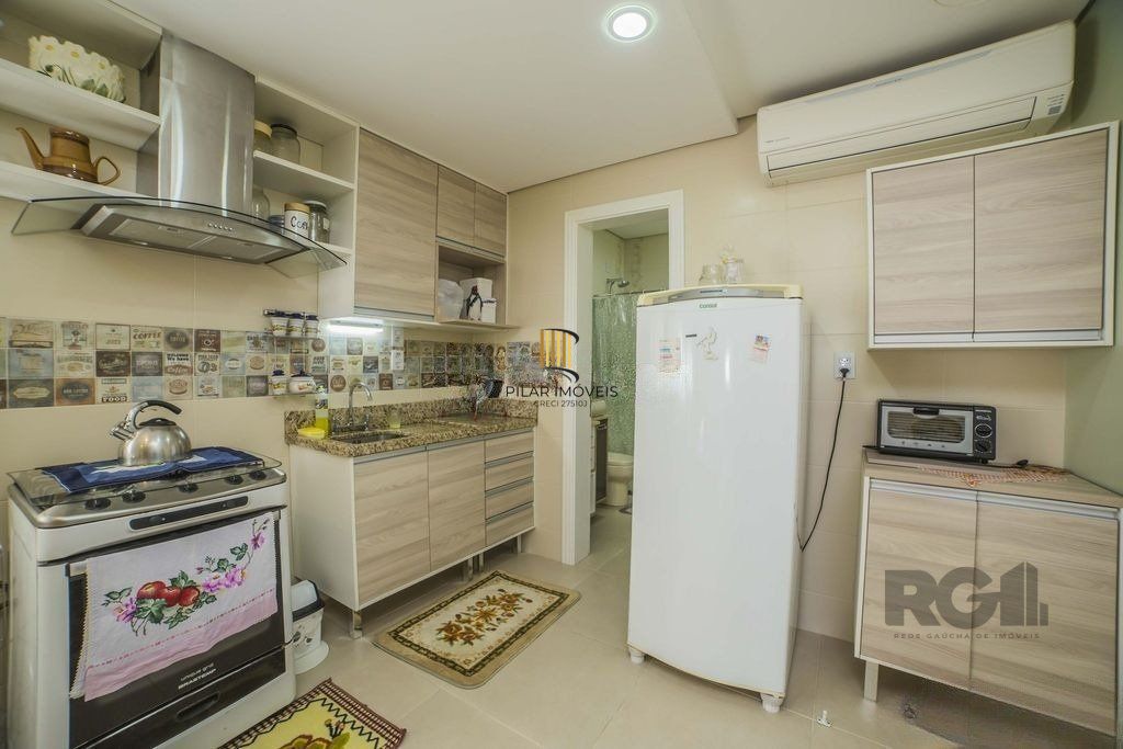 Casa de 4 dormitórios no bairro Glória