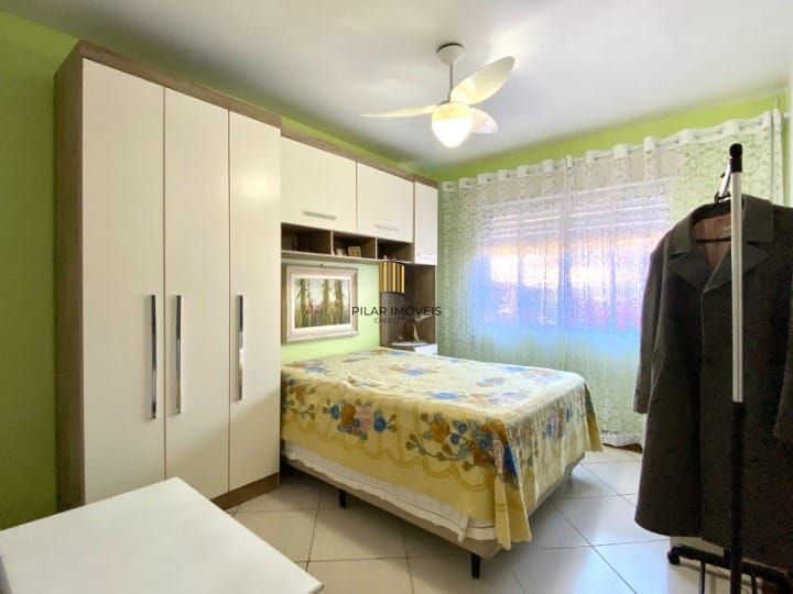 Casa com 03 dormitorios e 4 vagas de garagem proximo a Sport club Sáo jóse - Porto Alegre/RS.