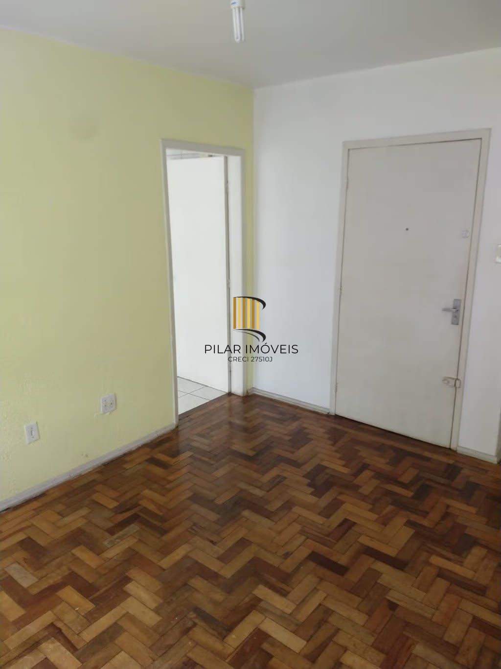 Apartamento de 2 dormitórios à venda em Passo d'Areia, Porto Alegre.