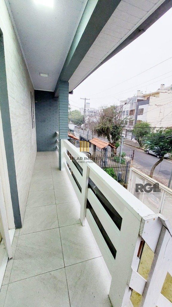 Casa 3 dormitórios no bairro Azenha