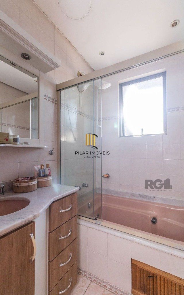 Cobertura 150m² - 3 dormitórios, 2 vagas no bairro Petrópolis