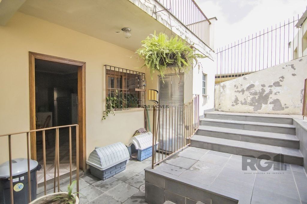 Casa de 2 dormitórios, no bairro Partenon
