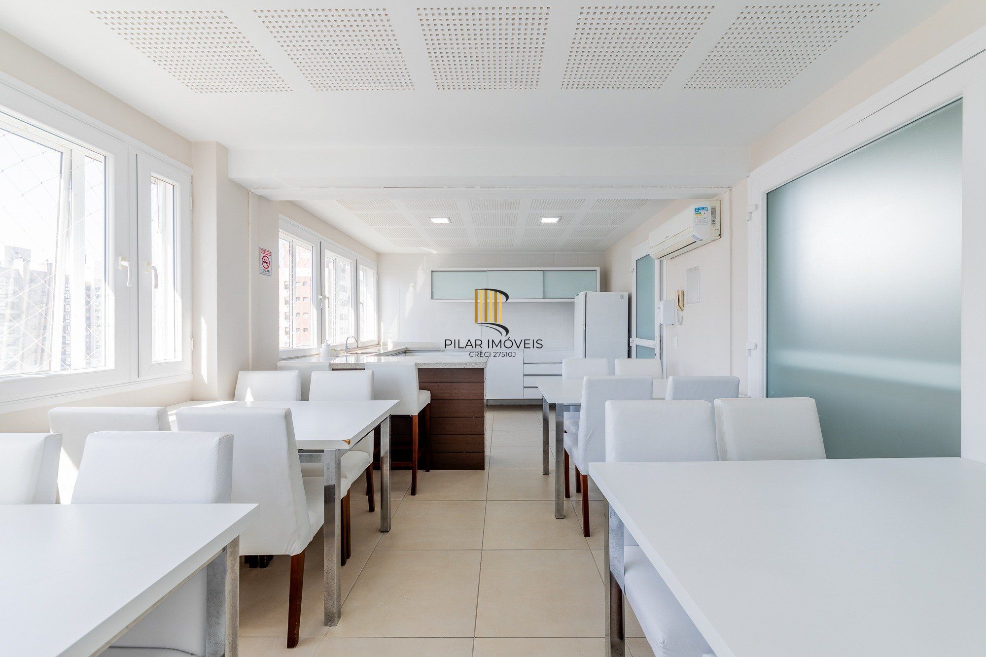 Apartamento com 3 quartos e 79m² à venda em Passo da Areia - Rua Bezerra De Menezes, Passo Da Areia, Porto Alegre