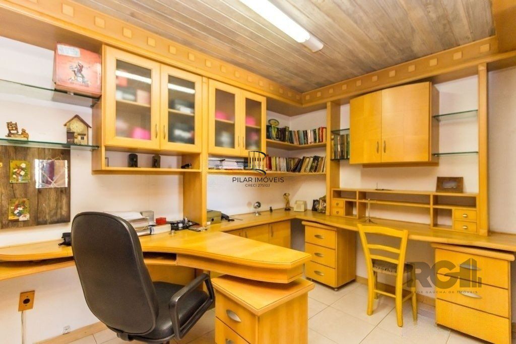 Casa 470m² - 4 dormitórios, 5 vagas no bairro Jardim São Pedro