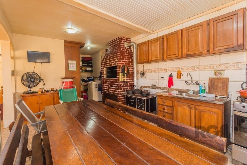 Casa 224m² - 3 dormitórios, 4 vagas no bairro Parque Santa Fé