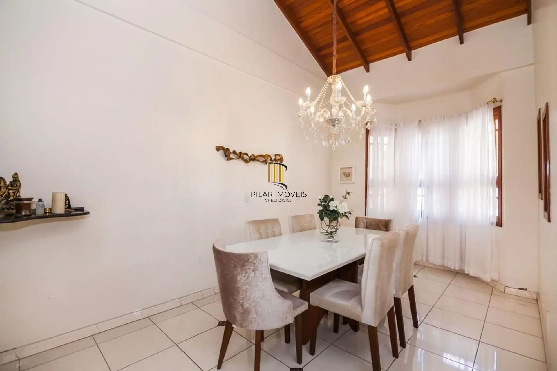 Casa de 4 dormitórios à venda no Bairro Rubem Berta, Porto Alegre.