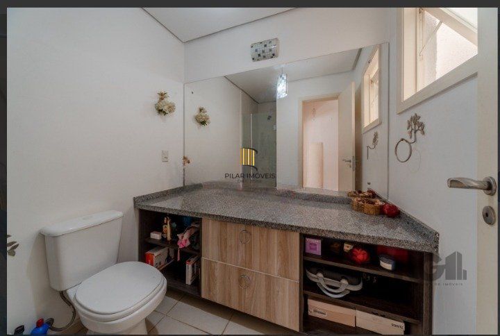 Casa em Condominio Fechado com 03 dormitórios no Bairro Camaquã