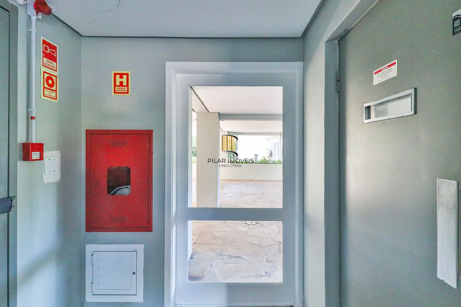 Apartamento para venda de 3 dormitórios, no bairro Teresópolis em Porto Alegre/RS.