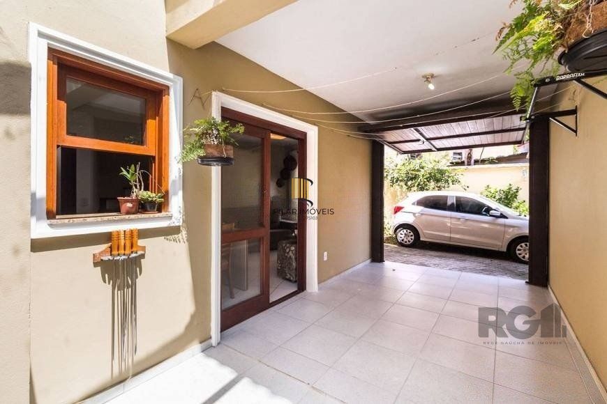 Casa em condomínio de 84m² - 2 dormitórios, 1 suíte e 1 vaga no bairro Ipanema