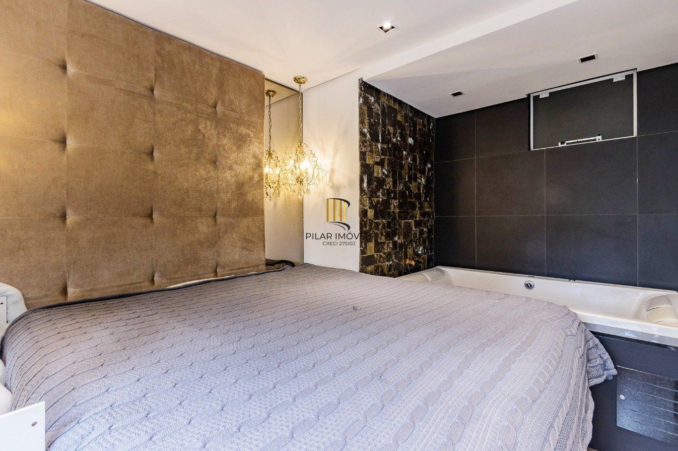 Cobertura de 3 dormitórios à venda em Mont'Serrat, Porto Alegre.