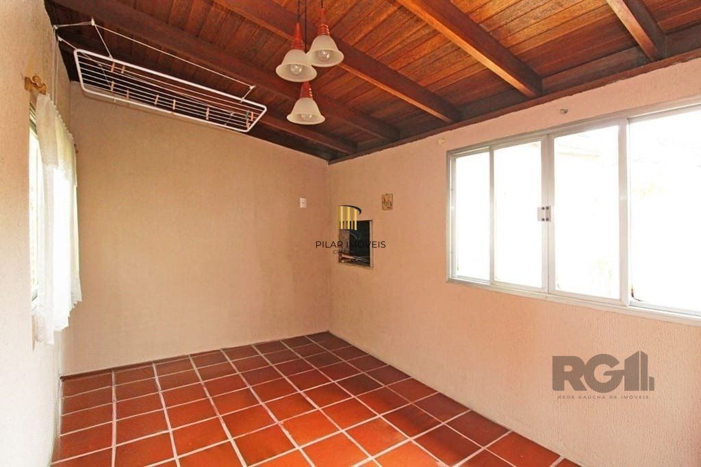 Excelente casa de 154m² com 3 dormitórios e 2 vagas.