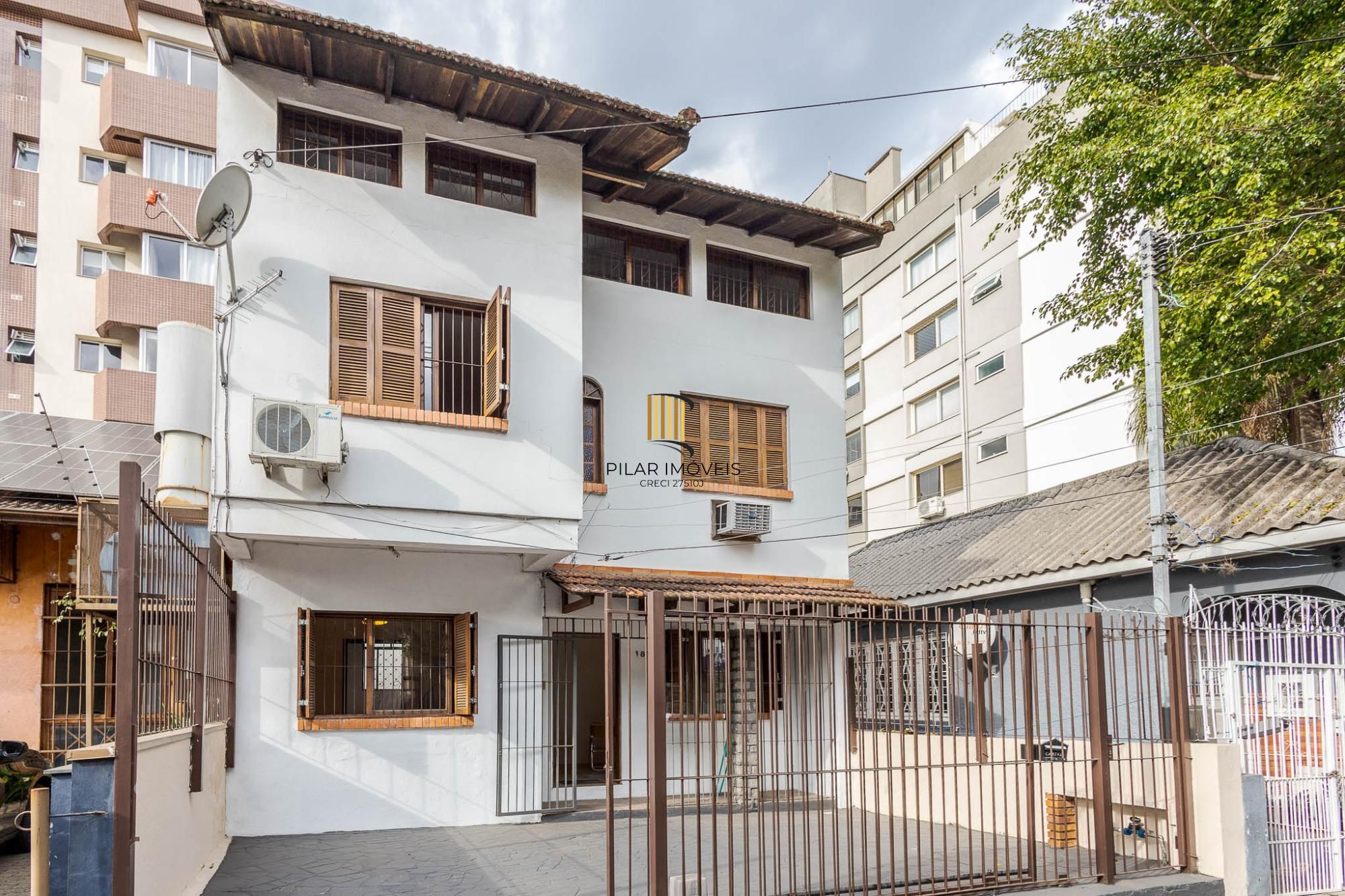 Casa para Venda - 210m², 4 dormitórios, 2 vagas - Petrópolis