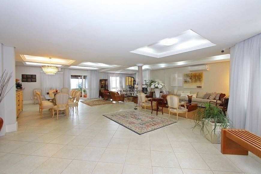 EXCELENTE CASA COM 4 DORMITÓRIOS, 6 VAGAS DE GARAGEM E VISTA PANORÂMICA.
