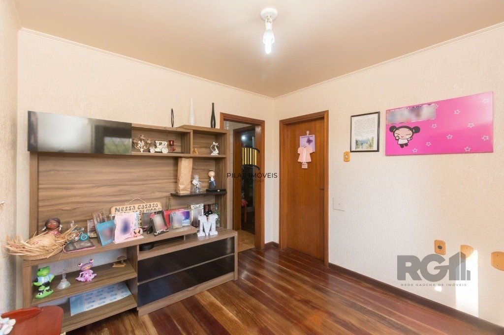 Casa de 4 quartos com 265m², no bairro Cavalhada