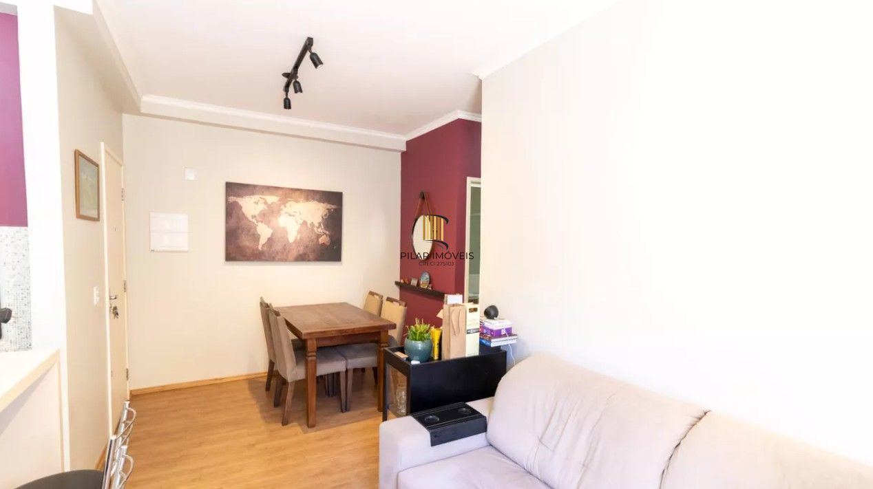 Apartamento de 2 dormitórios com 1 vaga de garagem escriturada, na Rua Dom Vital, Bairro Glória.