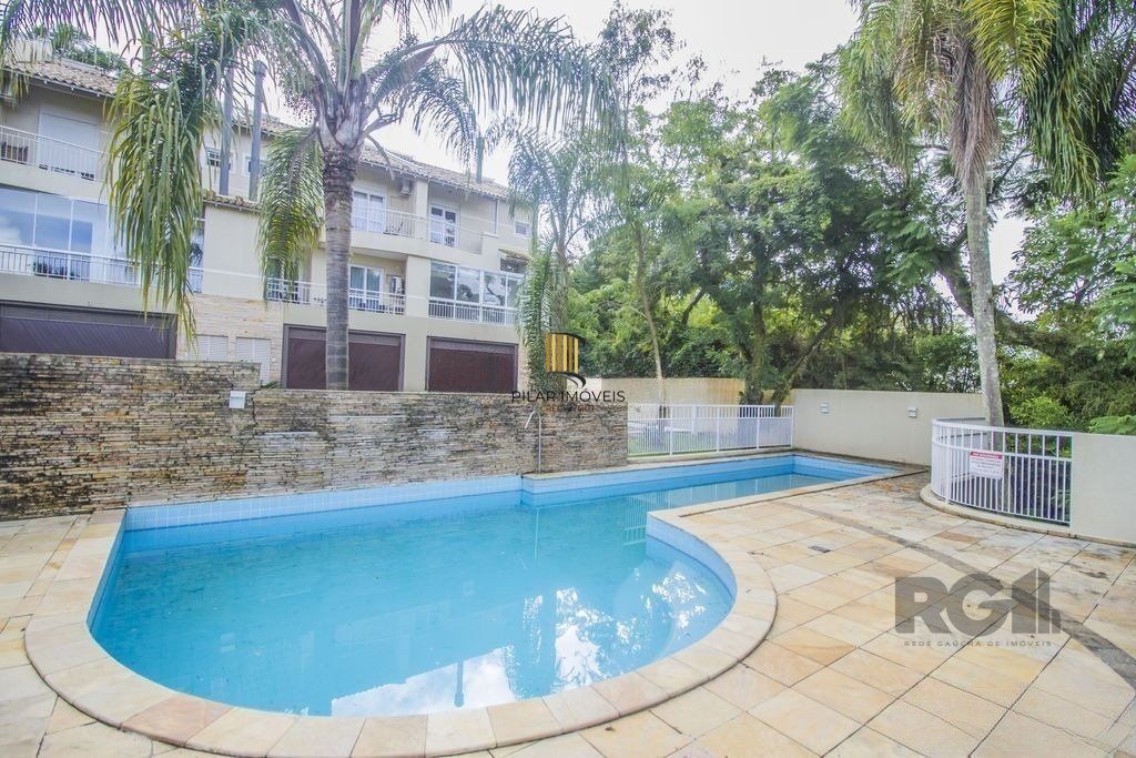 Casa em condomínio com 245m² - 3 dormitórios, 2 vagas no bairro Pedra Redonda