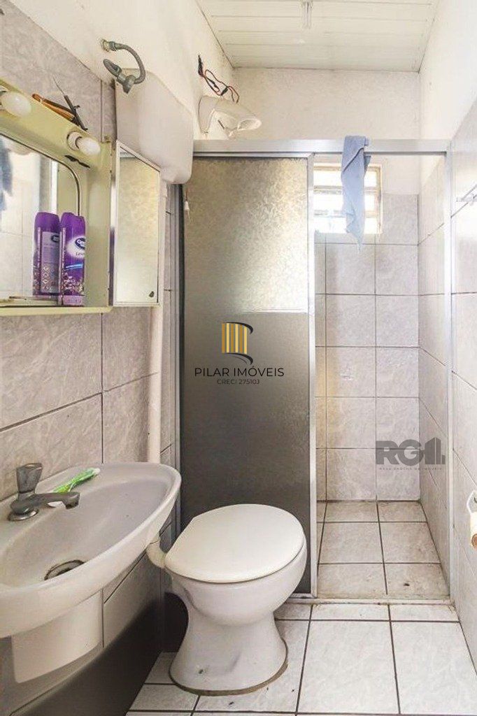 Casa 3 dormitórios no bairro Glória