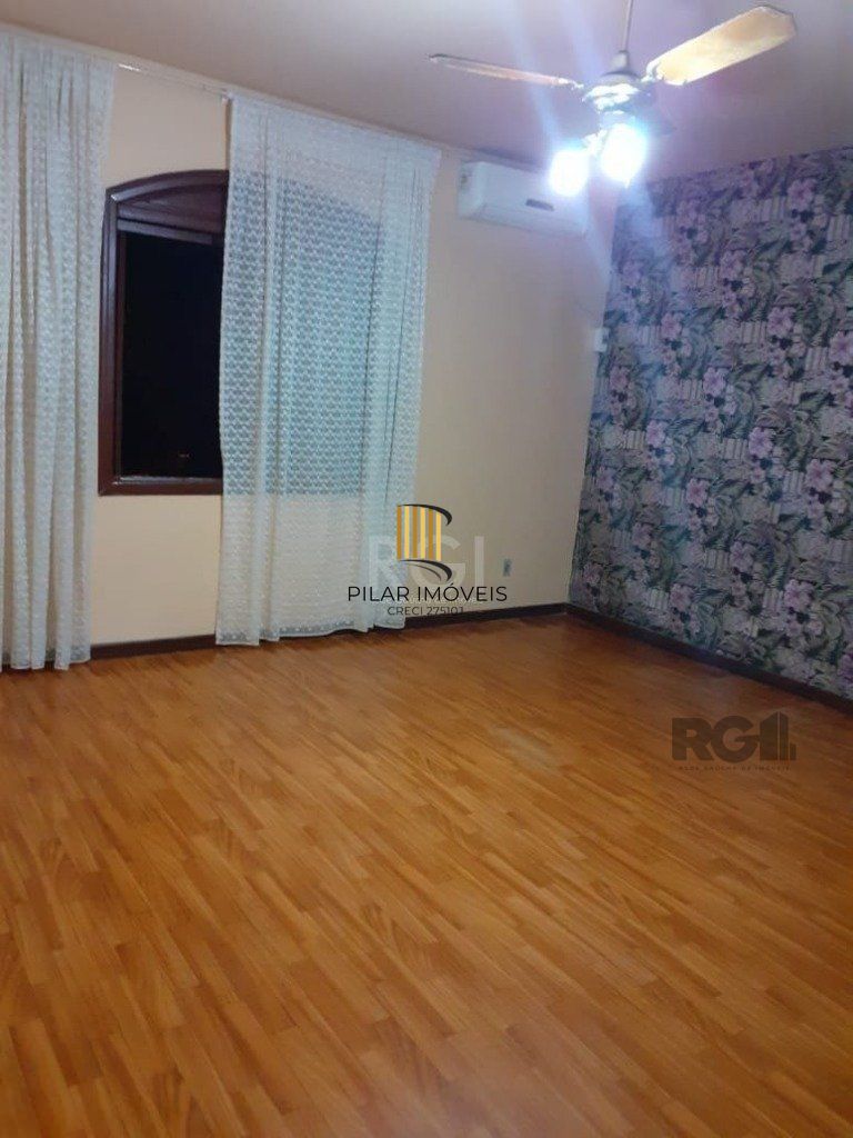 Casa 3 dormitórios no bairro Medianeira