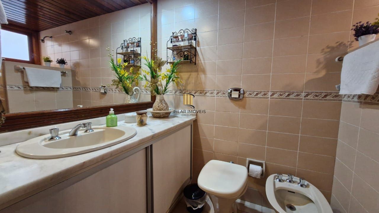 Casa de Cinema na Glória, com 500m² de área privada, 3 dormitórios, piscina, horta, lareira, elevador, gradeada 4 garagens