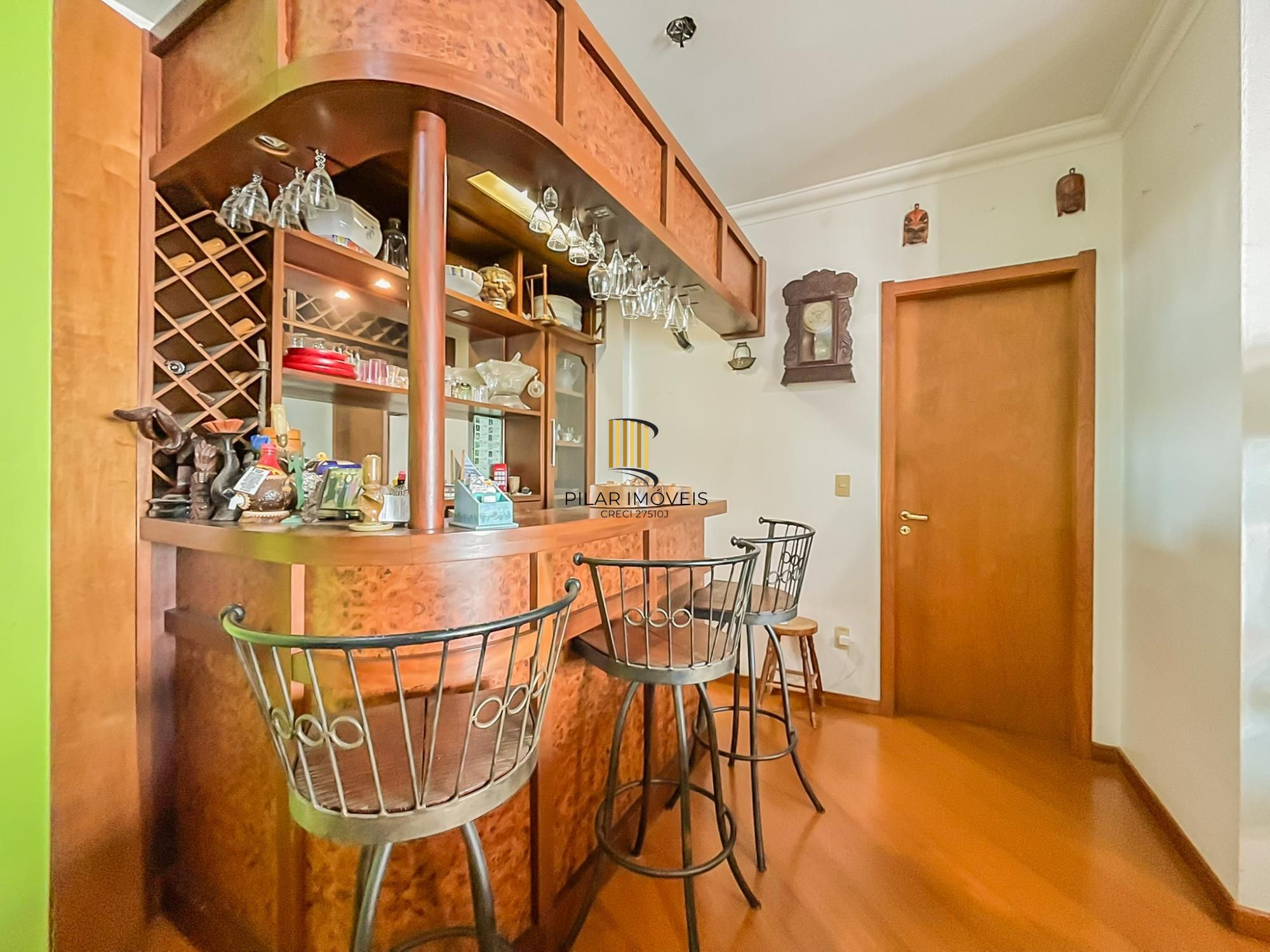 Lindo apartamento 03 dormitórios, duas vagas Coração Menino Deus