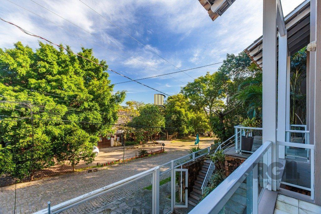 Casa 3 dormitórios no bairro Nonoai