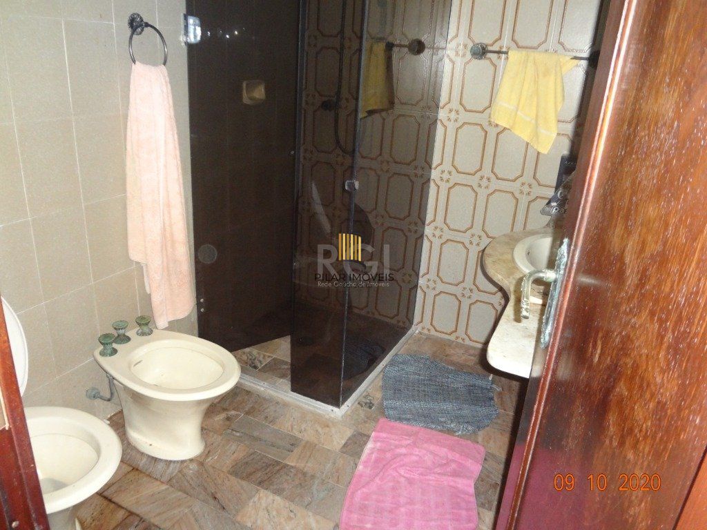 Casa para Venda - 250m², 3 dormitórios,  - Medianeira