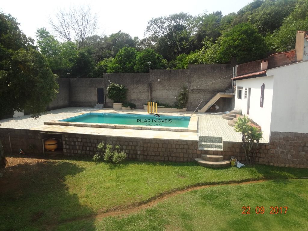 Casa para Venda - 365m², 4 dormitórios, sendo 2 suites, 6 vagas - Nonoai