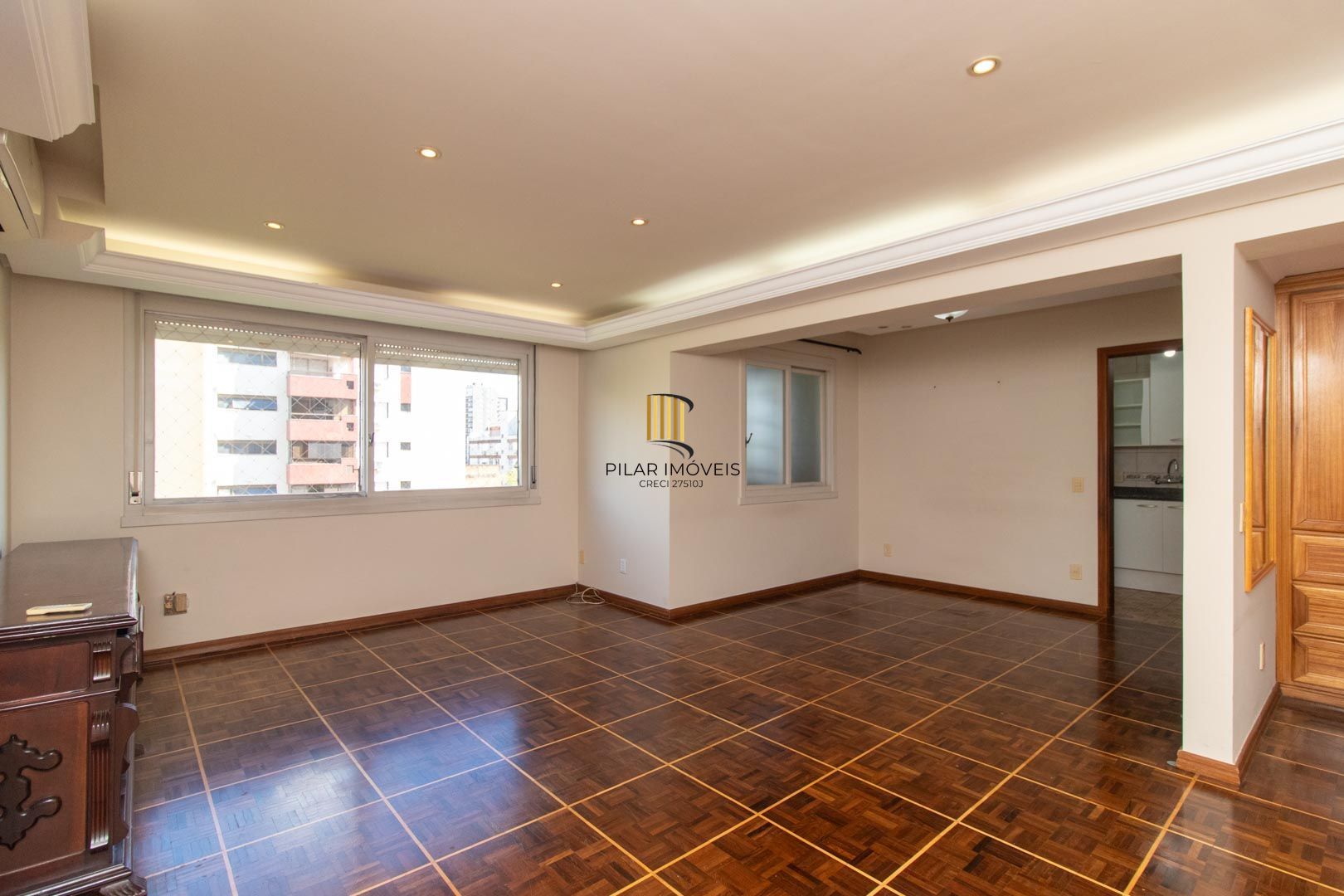 Apartamento de 03 dormitorios com suite e vaga coberta no bairro Menino Deus