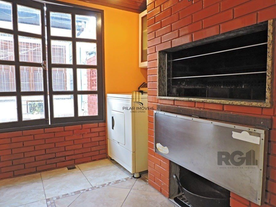 EXCELENTE casa térrea MAIS um loft construído em edícula anexa, com pátio.