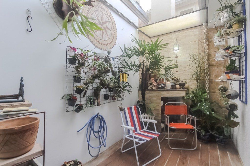 Casa em condomínio, 77m², 2 dormitórios e 2 vagas no bairro Humaitá