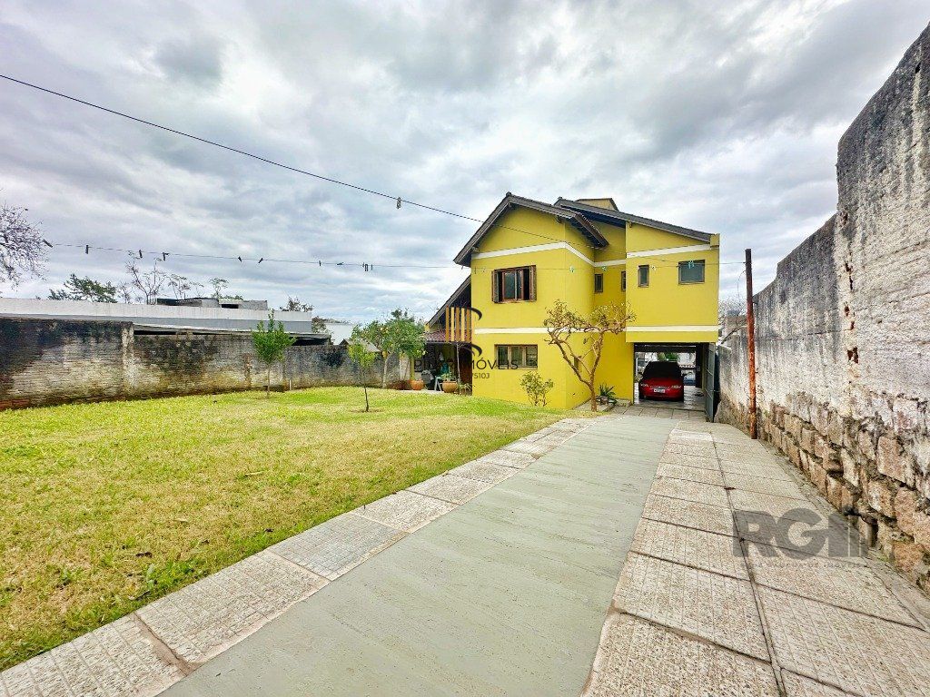 Casa 3 dormitórios no bairro Nonoai