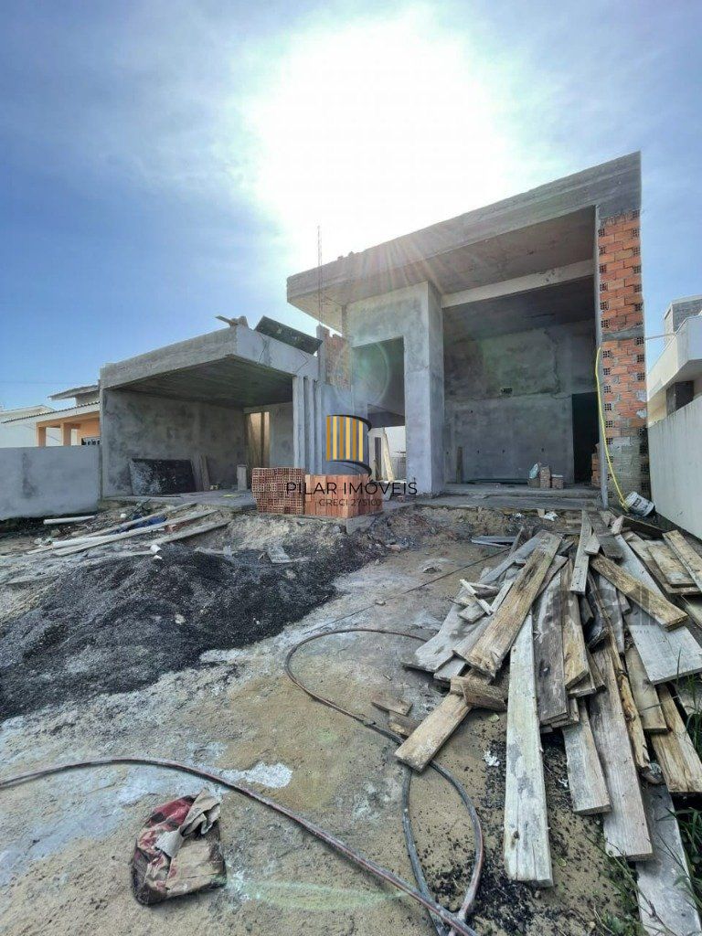 Casa 3 dormitórios no bairro Rosa do Mar