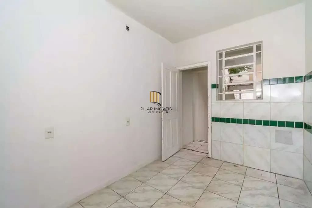 Casa com 2 quartos à venda na Medianeira, Porto Alegre.
