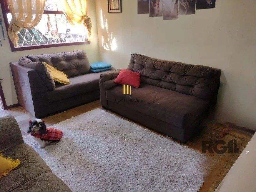 Casa de 2 dormitórios no bairro Cavalhada