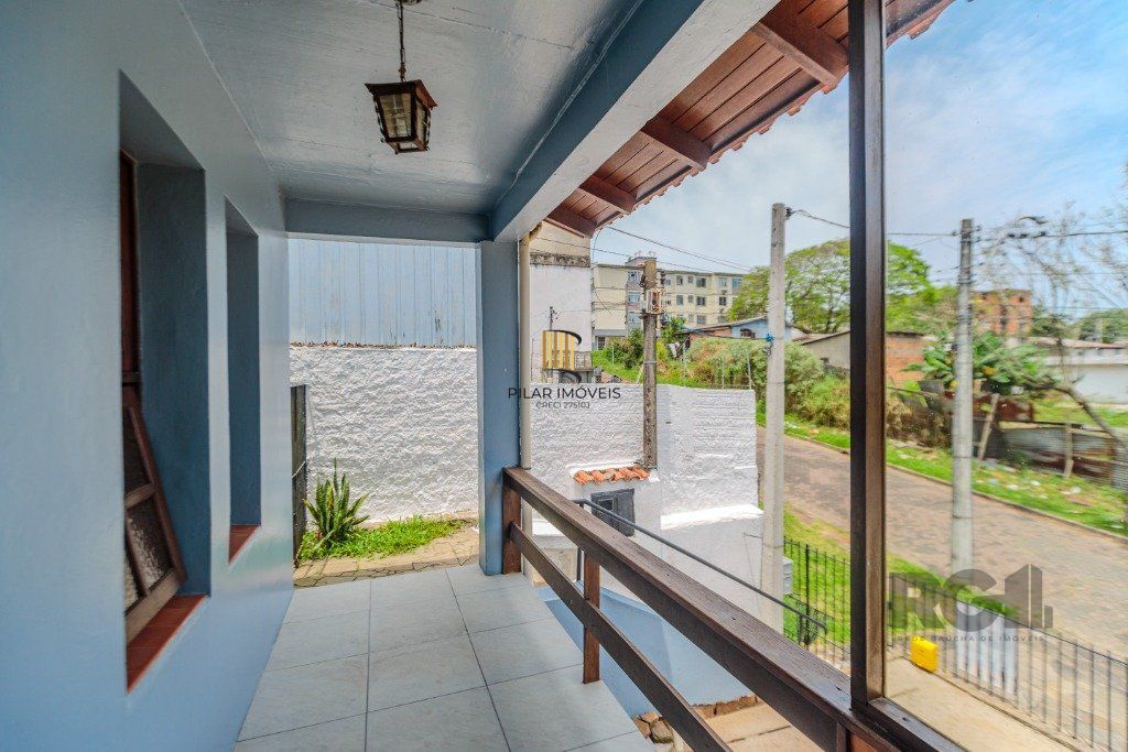 Casa 253m², 3 suítes, pátio, churrasqueira e vaga de garagem para 4 carros no bairro Nonoai