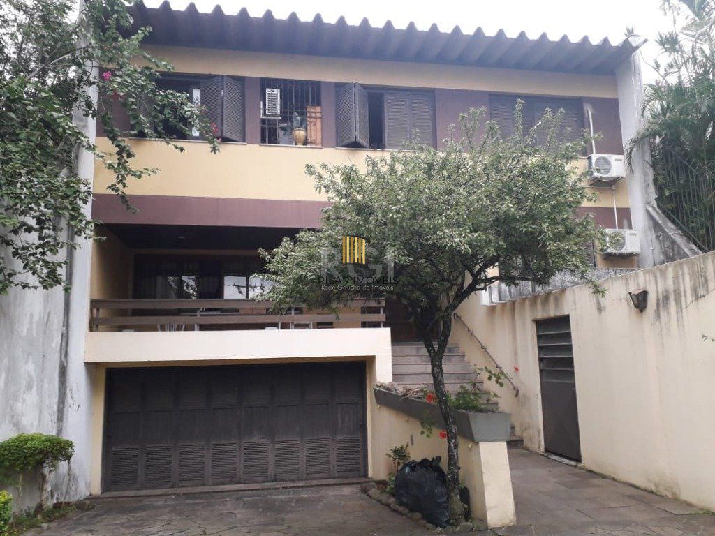 Casa para Venda - 311m², 4 dormitórios, sendo 2 suites, 4 vagas - Glória - Pilar Imóveis