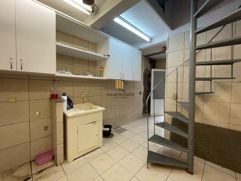 Casa 6 dormitórios no bairro Partenon