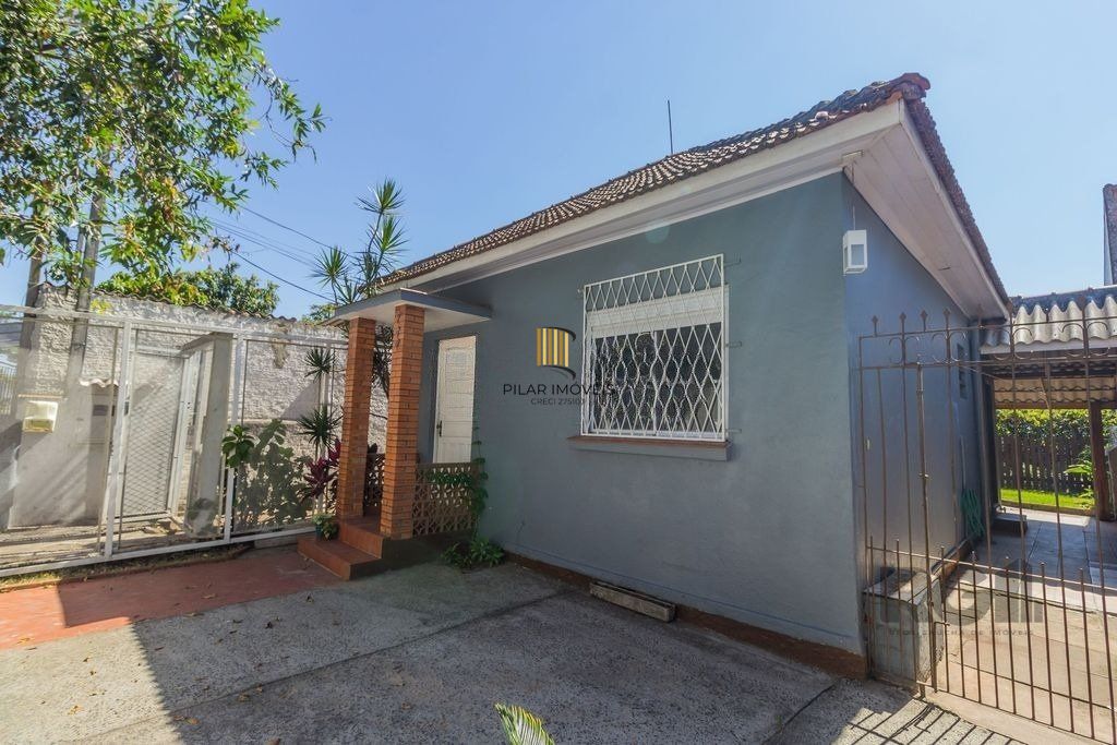 Casa de 5 dormitórios no bairro Sarandi