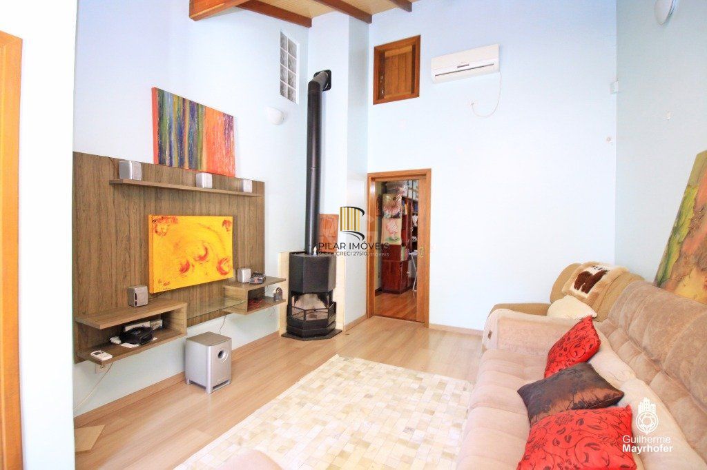 Casa para Venda - 240m², 4 dormitórios, sendo 3 suites, 6 vagas - Jardim Sabará