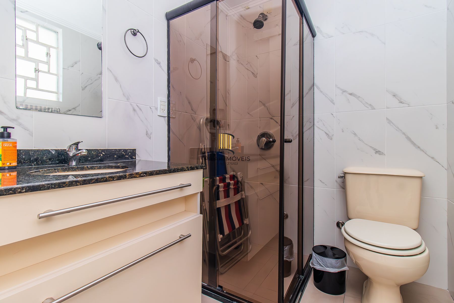 Amplo apartamento duplex com 2 dormitórios e 1 vaga de garagem.