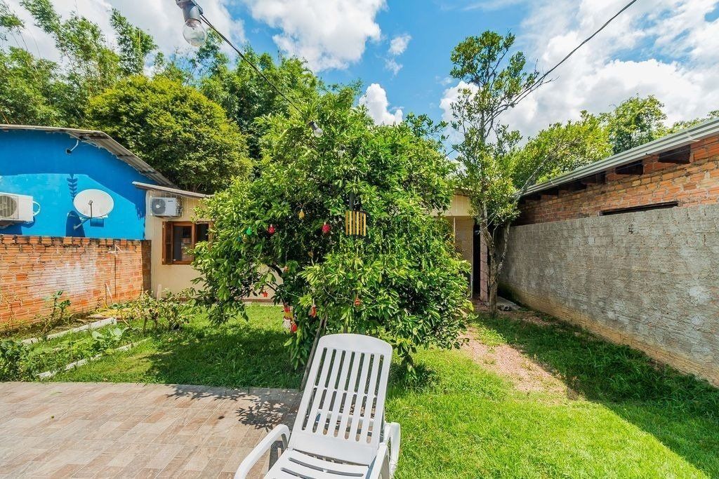 Casa de 2 dormitórios com 98m² no Bairro Lomba do Pinheiro
