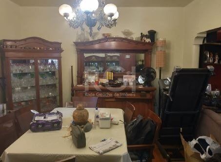 Casa para Venda - 220m², 3 dormitórios, 4 vagas - Teresópolis