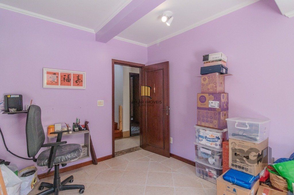 Linda casa de 04 dormitórios com vista livre no Bairro Teresópolis